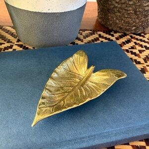 Solid Brass Leaf Trinket or Ring Dish Vintage Gold Metal Calla Lily MCM Tray